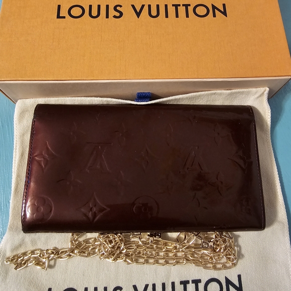 Louis Vuitton Monogram Vernis Sarah Wallet - Picture 3 of 14